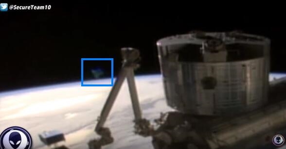 NASA直播视频现不明物体 画面立即中断